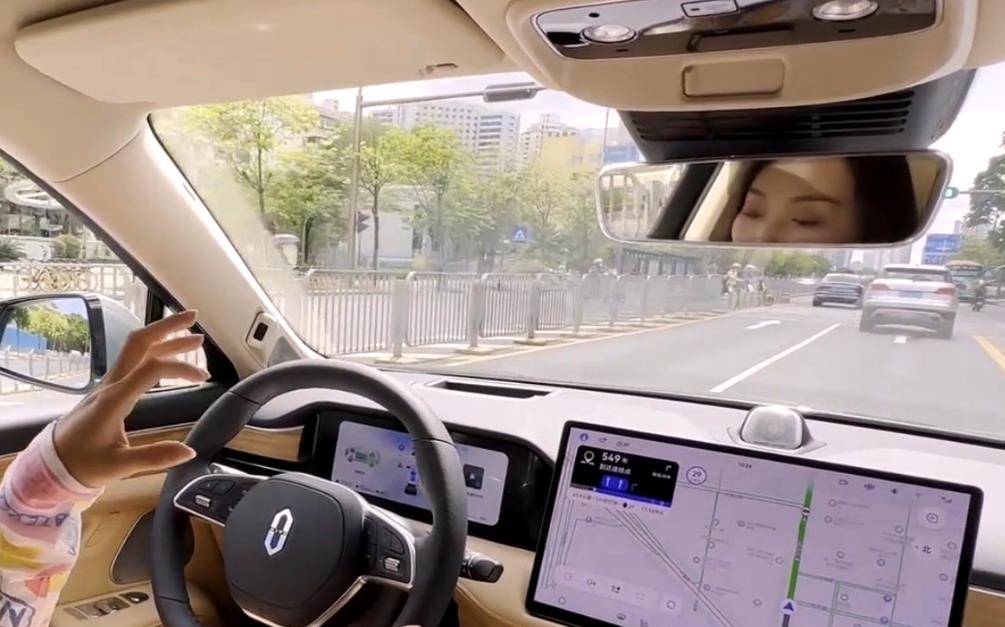 懂車帝冬測問界M5故障遭故意抹黑 主持人怒斥：有本事別刪