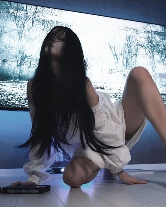 俄妹COS《午夜兇鈴》貞子：這身材還怕嗎