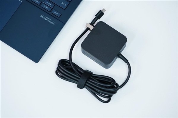 首臺酷睿Ultra筆記本！華碩靈耀14 2024 AI超輕薄本圖賞