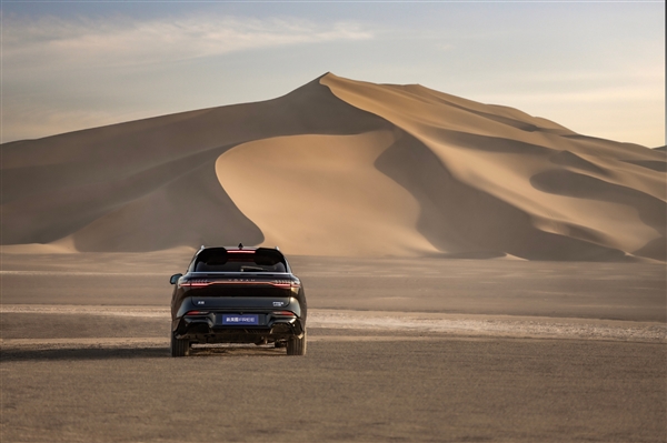 首款搭載百度智能駕駛量產車 新款嵐圖FREE亮相:前臉帥炸(圖7) 首款搭載百度智能駕駛量產車 新款嵐圖FREE亮相:前臉帥炸