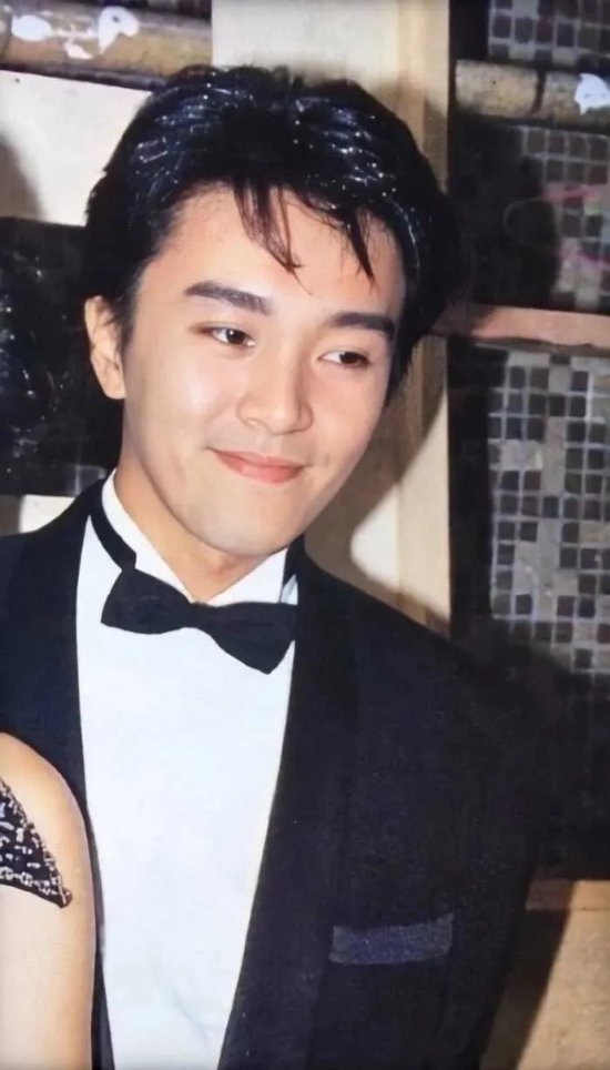 今天是周星馳62歲生日!星女郎林允連續(xù)九年為其慶生(圖3) 今天是周星馳62歲生日!