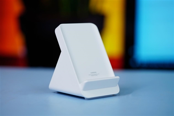 自適應各品牌手機！小米80W升降式風冷無線充284元神價：原價499元