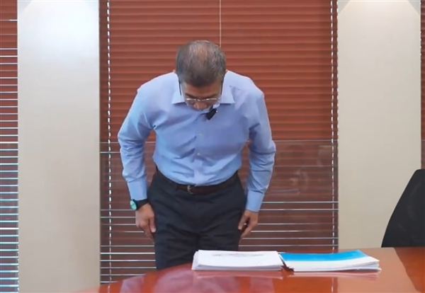 ABC衛(wèi)生巾創(chuàng)始人公開(kāi)鞠躬道歉：此前遭女網(wǎng)友抵制 稱其“不尊重女性”